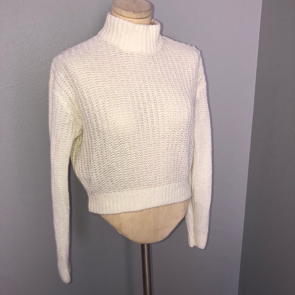 Sweaters - turtleneck white sweater